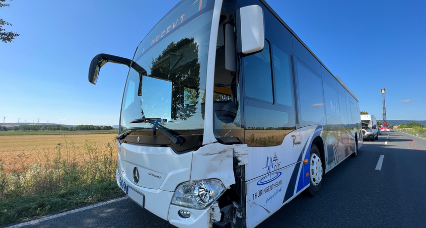 Schwerer Unfall mit Schulbus im Kyffhäuserkreis Neun Verletzte