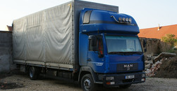 Planenschlitzer an LKW auf A4 unterwegs