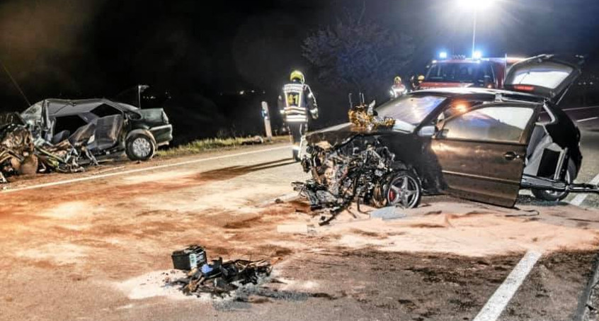 Drei Schwerverletzte nach Frontalchrash