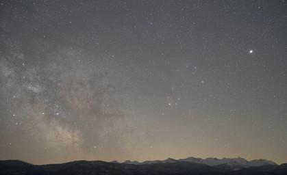 Sternenparkführer erklären das Firmament und die Wichtigkeit der dunklen Nacht 