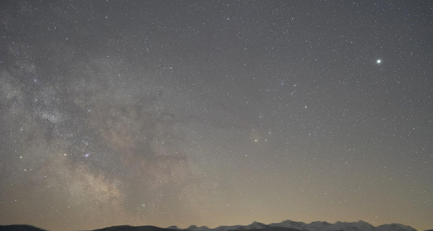 Sternenparkführer erklären das Firmament und die Wichtigkeit der dunklen Nacht 